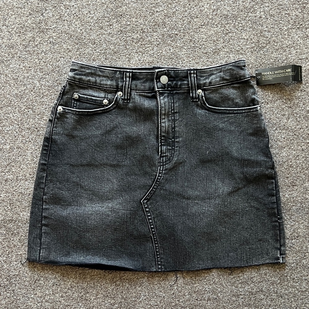 NWT Y2K Banana Republic Faded Black Wash Denim Jean Mini Skirt Raw Hem Women’s 2